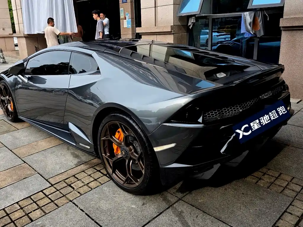 LAMBORGHINI HURACÁN