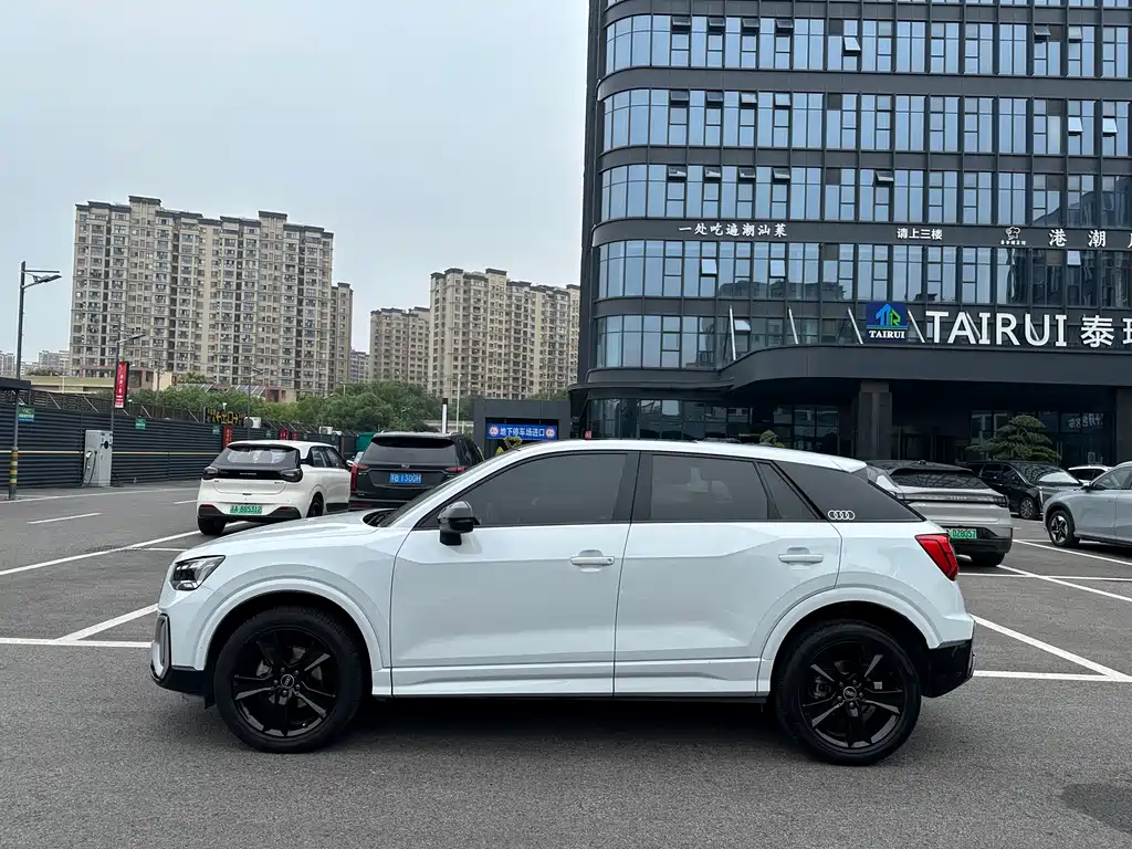 Audi Q2L — миниатюра 4