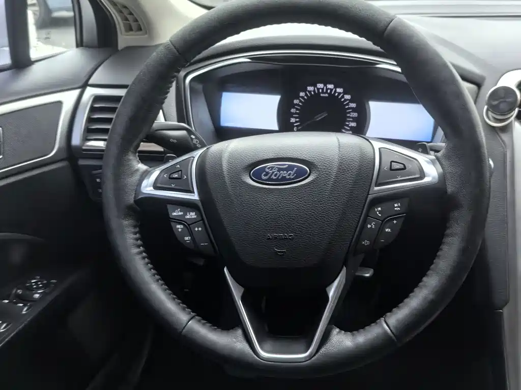 Ford Mondeo — миниатюра 15