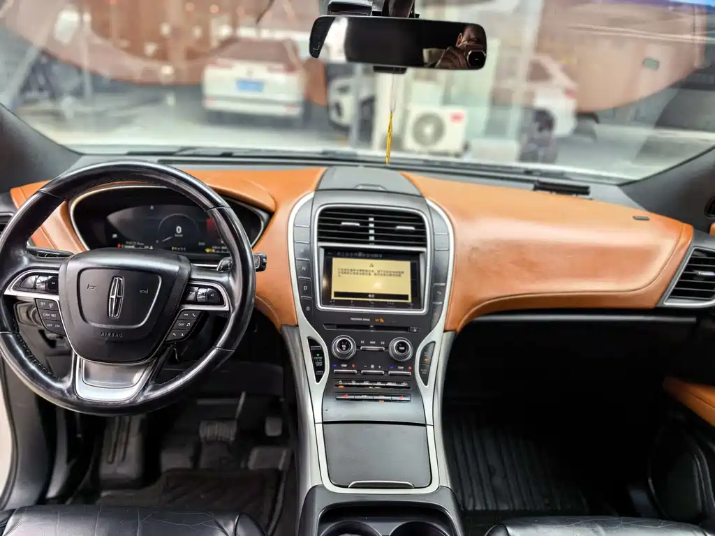 LINCOLN NAVIGATOR (IMPORT)