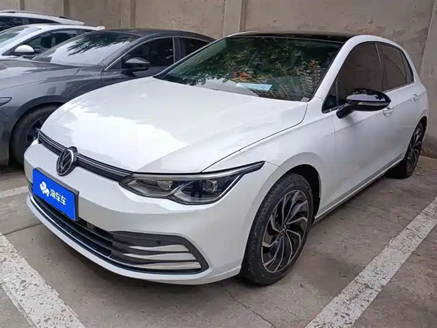 VOLKSWAGEN GOLF 2023