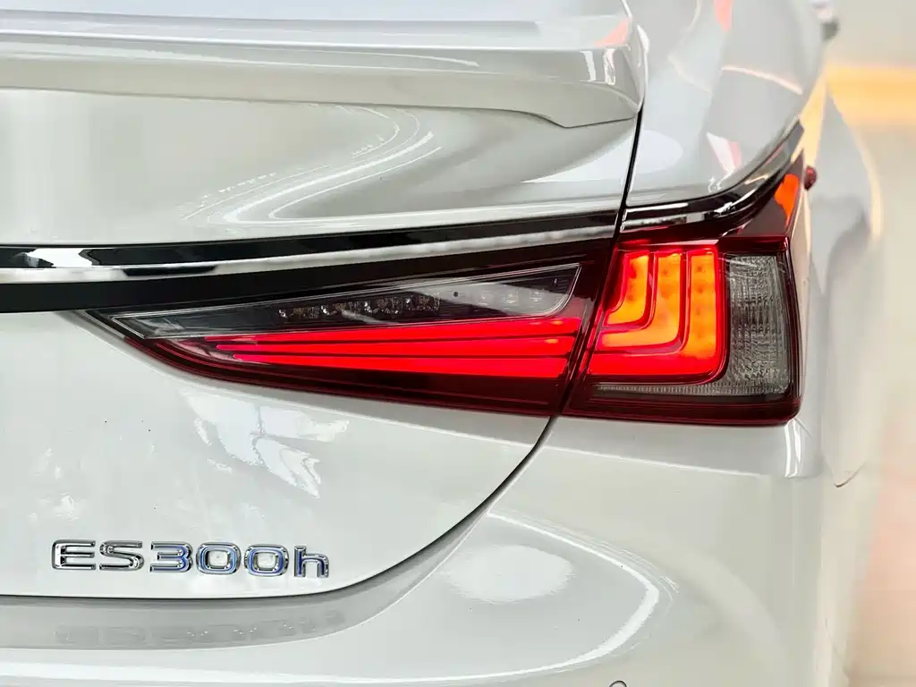 Lexus ES — миниатюра 17