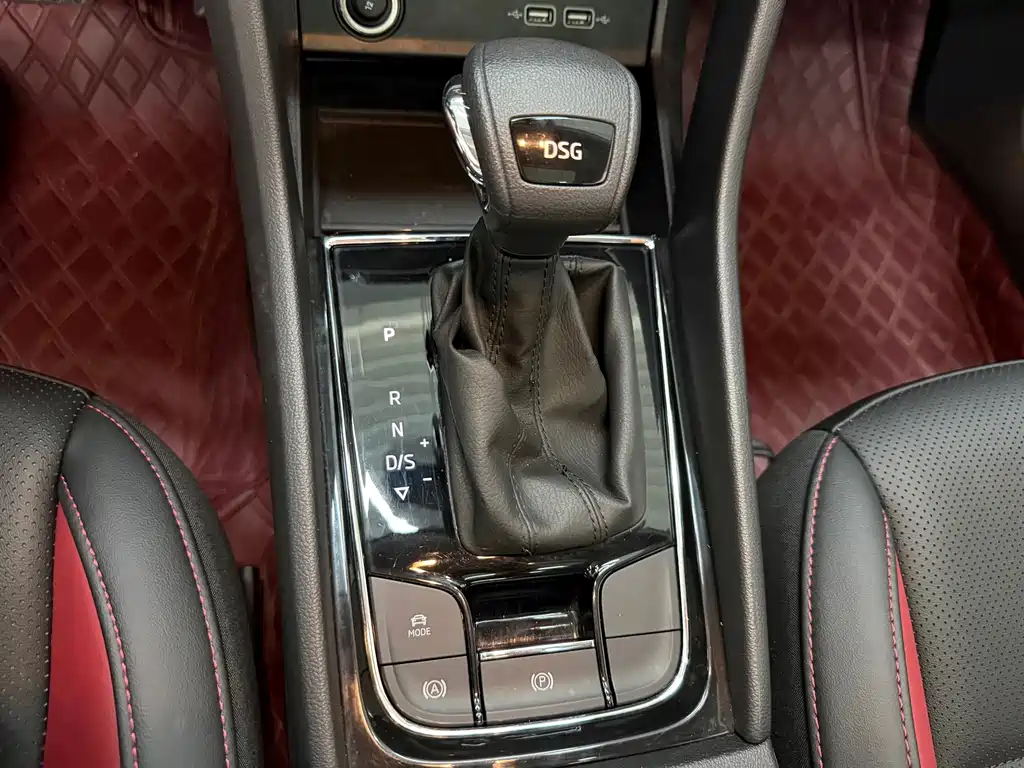 Skoda Karoq TSI280 Premium Edition, фото 10