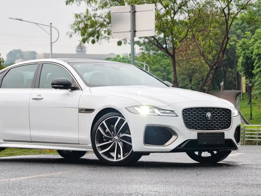 Jaguar XFL 2024 2.0T P300 Flagship Sport
