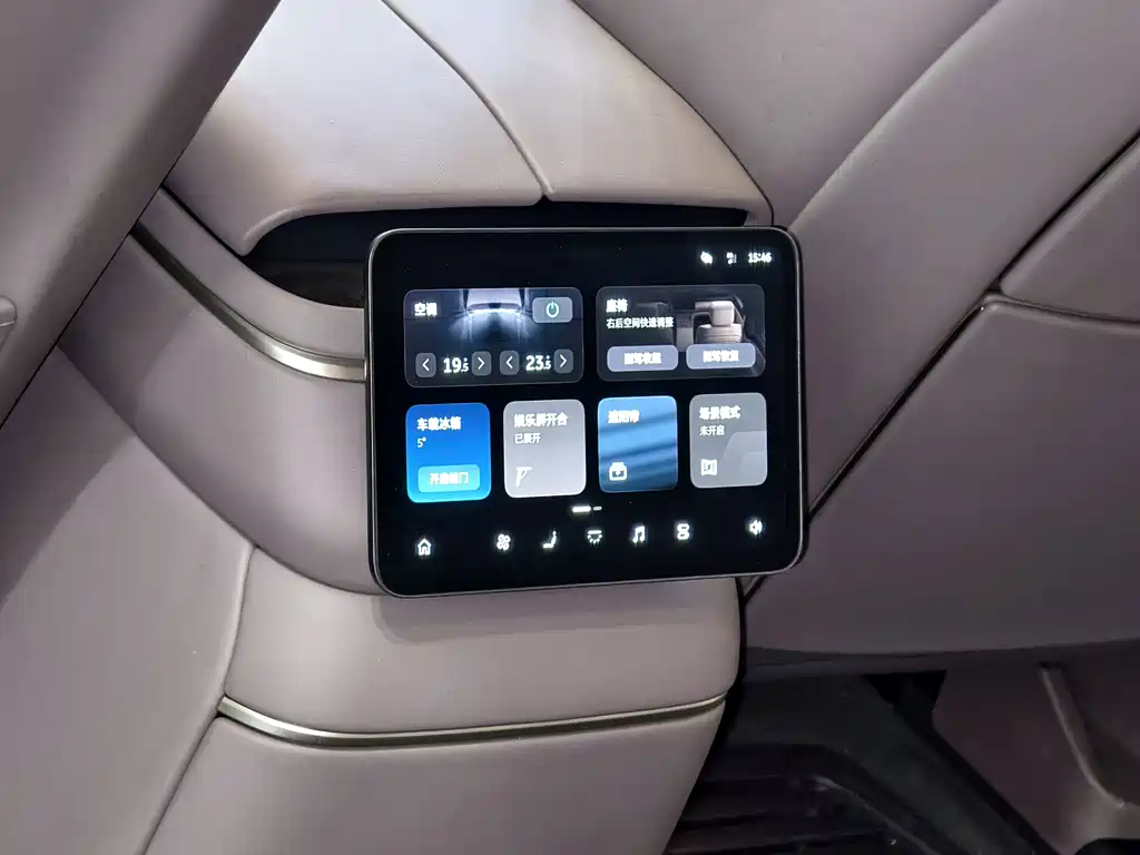 NIO ES8 — миниатюра 11
