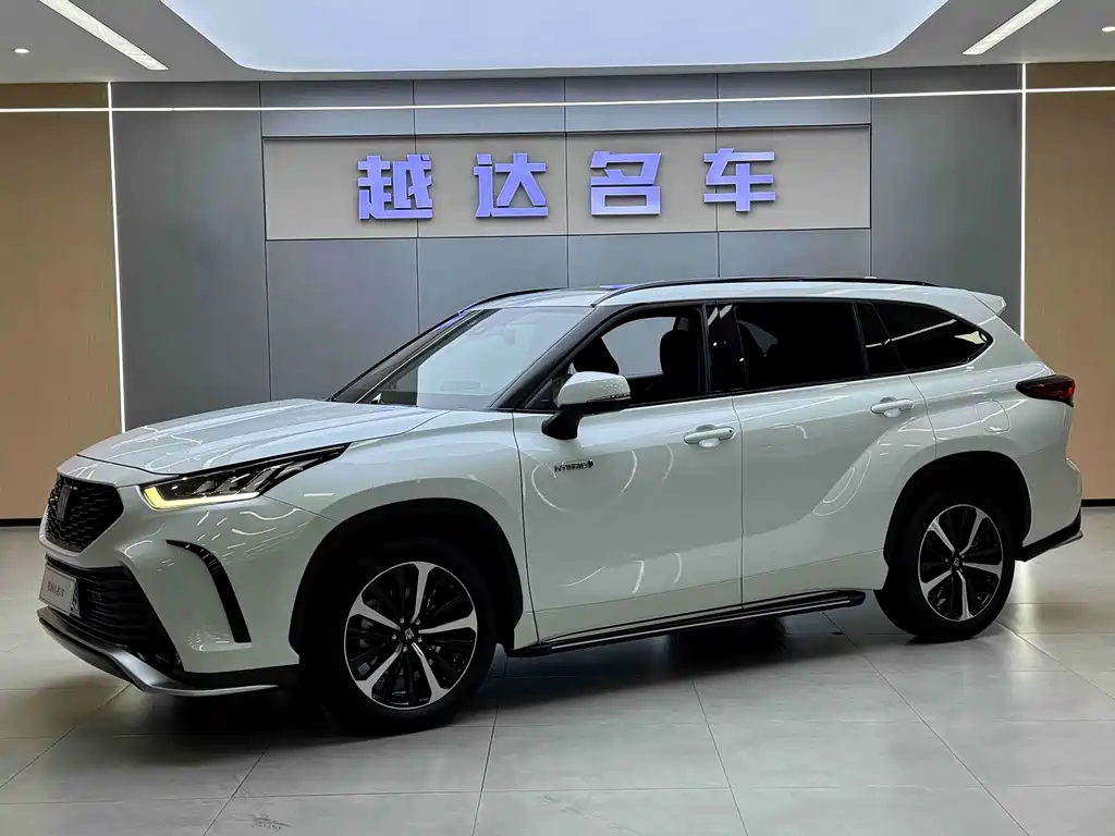 Toyota Crown Kluger 2022