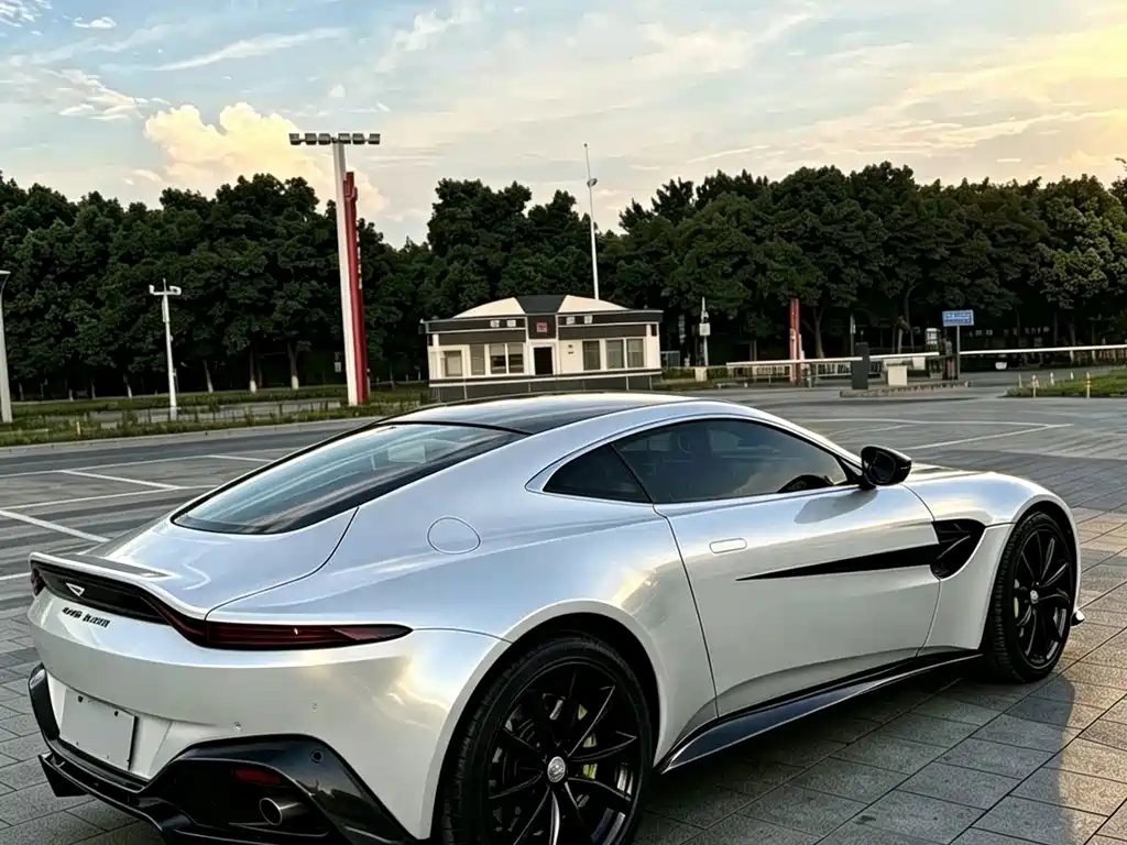 Aston Martin V8 Vantage — миниатюра 3