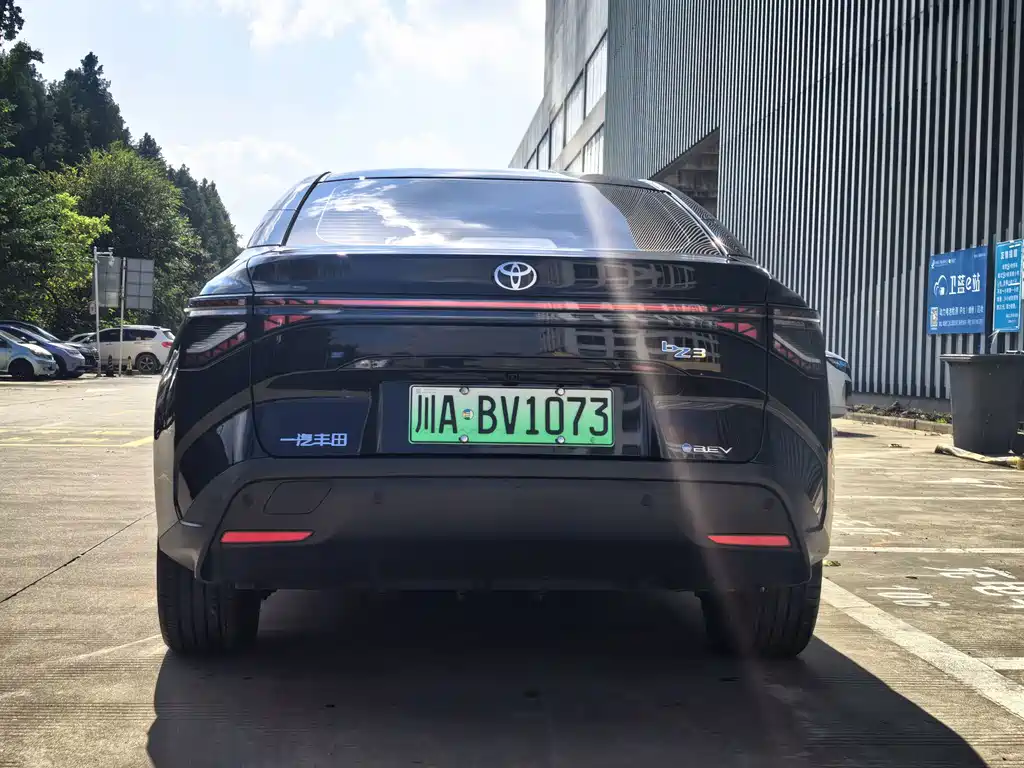 Toyota bZ3 — миниатюра 8