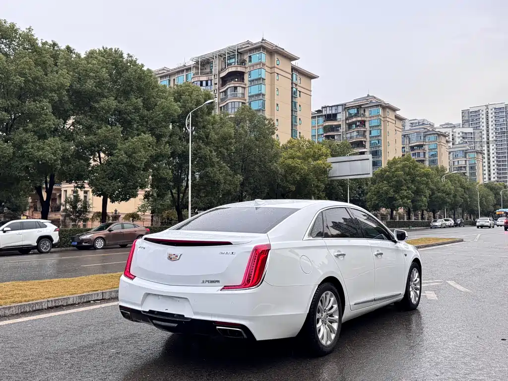 CADILLAC XTS