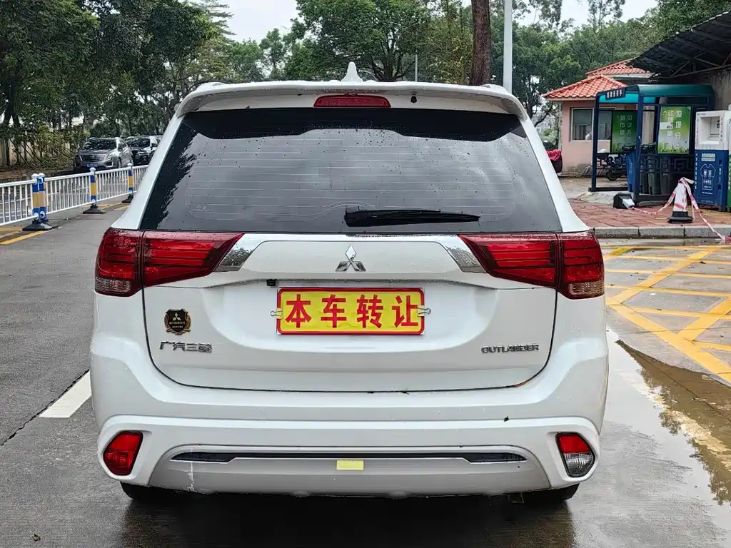 Mitsubishi Outlander — миниатюра 8