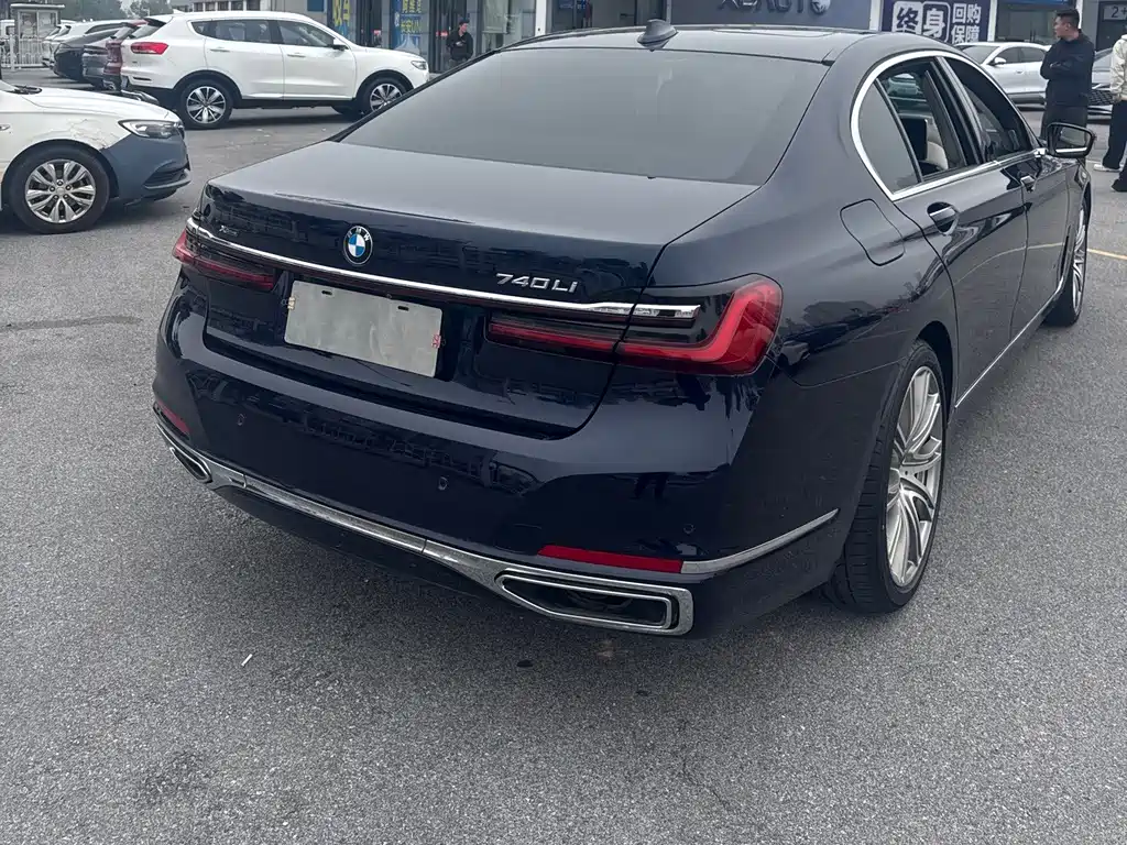 BMW 7 Series — миниатюра 14