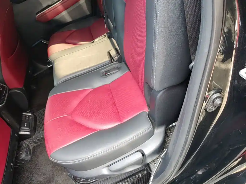Toyota Crown Kluger — миниатюра 17