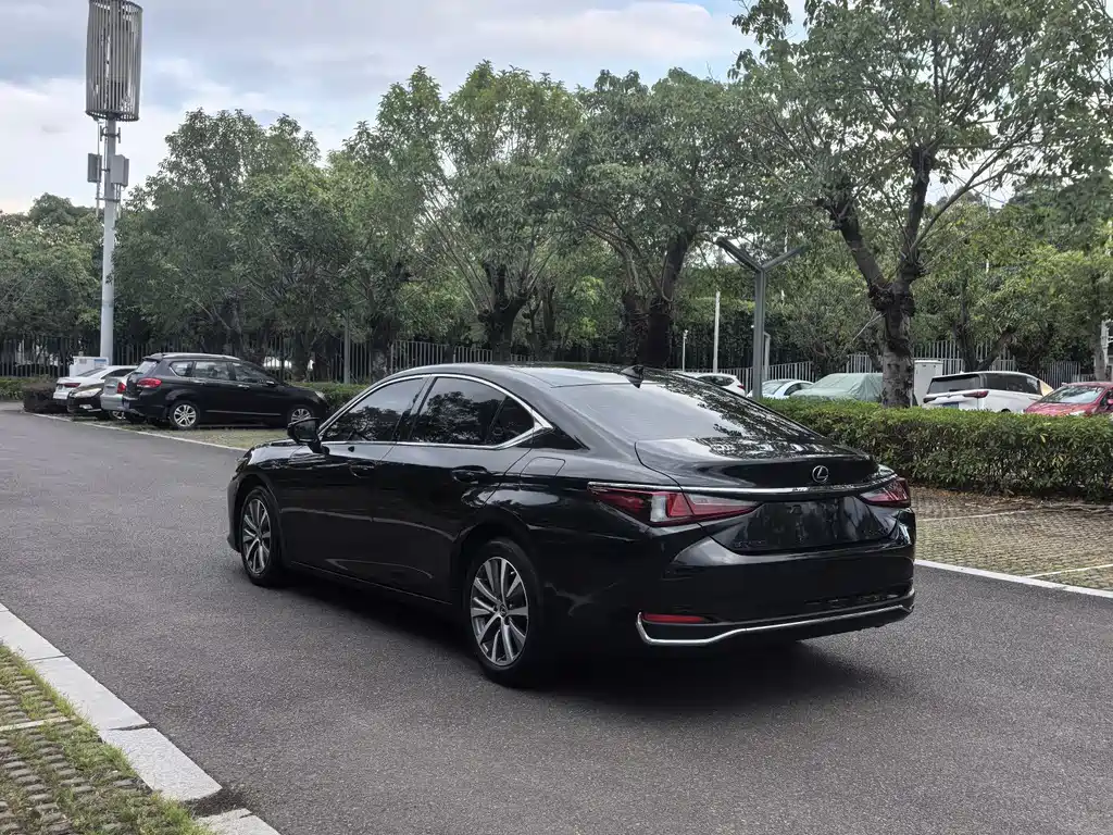 Lexus ES — миниатюра 4