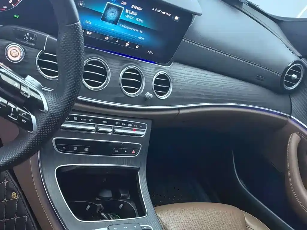 Mercedes-Benz E-Class — миниатюра 8