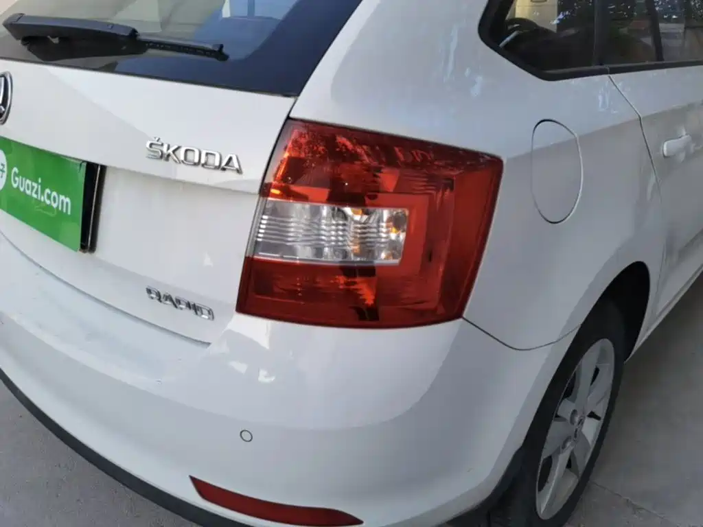 Skoda Rapid Spaceback — миниатюра 8