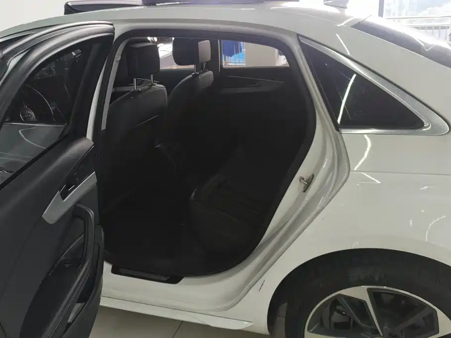 Audi A4L — миниатюра 11