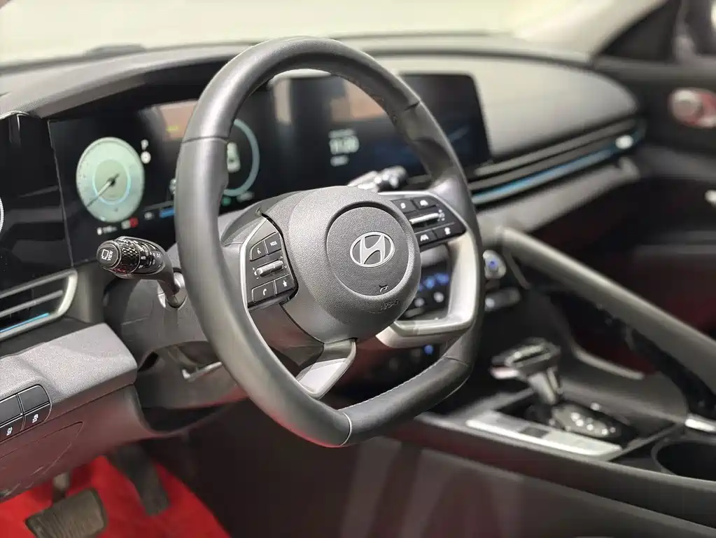 Hyundai Elantra — миниатюра 7
