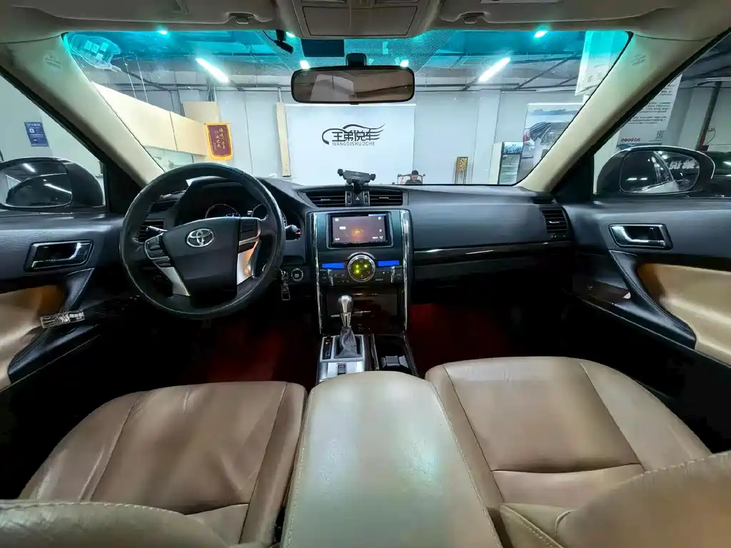 Toyota Reiz — миниатюра 6