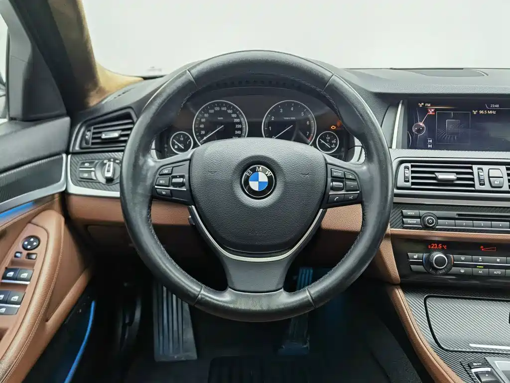 BMW 5 Series — миниатюра 11
