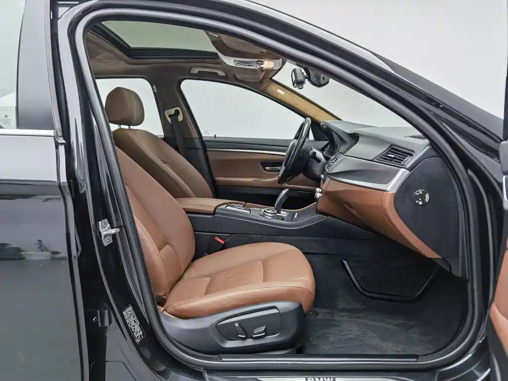 BMW 5 Series — миниатюра 23