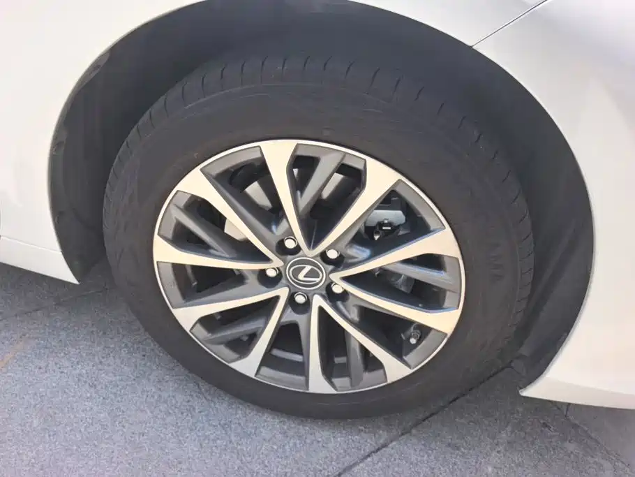 Lexus ES 2025 200 Premium