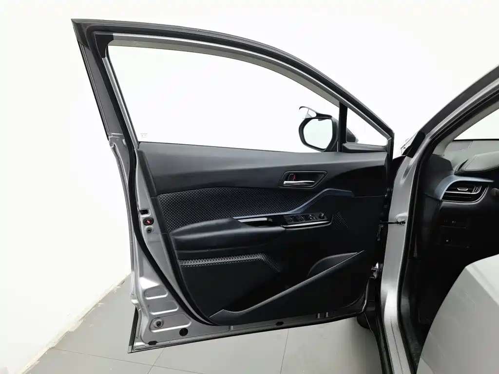 Toyota IZOA — миниатюра 8