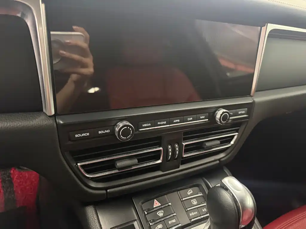 Porsche Macan — миниатюра 11