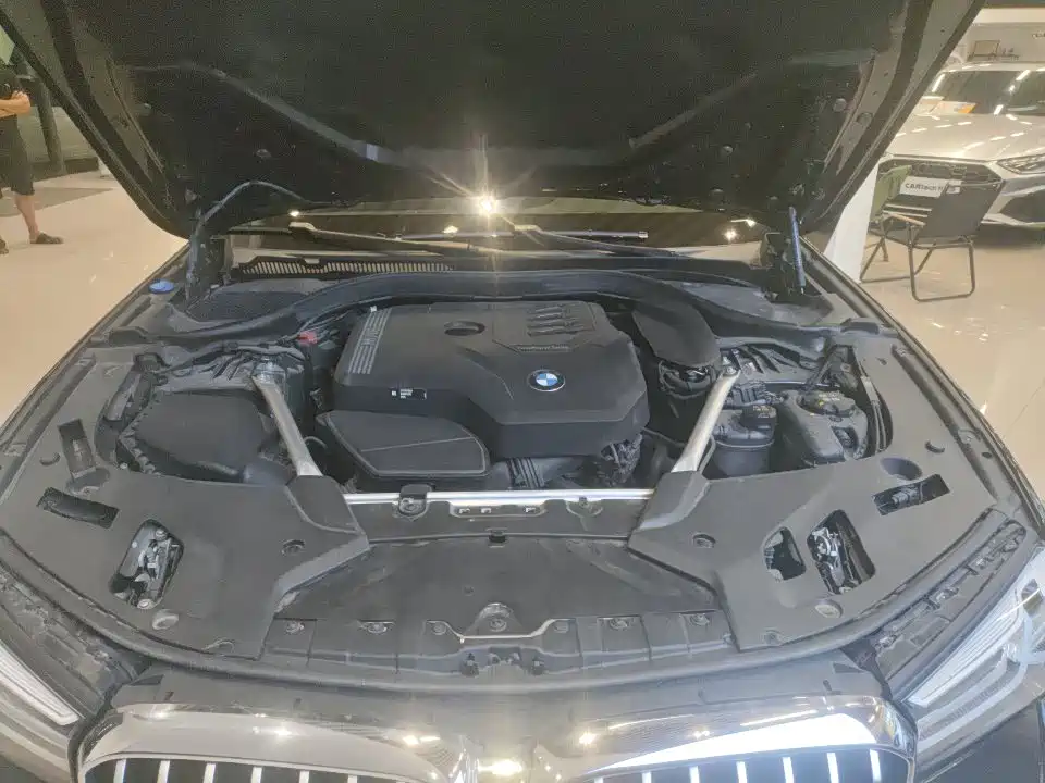 BMW 5 Series — миниатюра 7