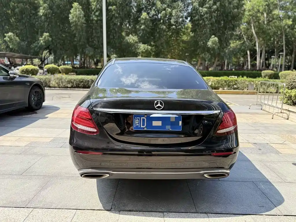 Mercedes-Benz E-Class — миниатюра 8