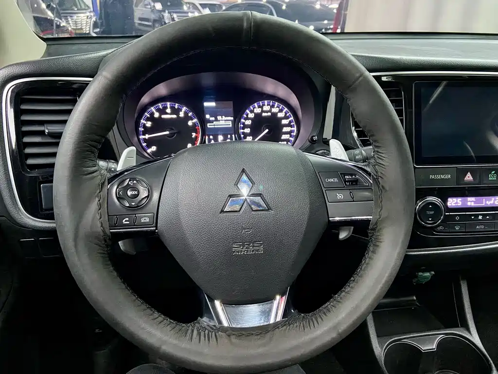 Mitsubishi Outlander — миниатюра 10