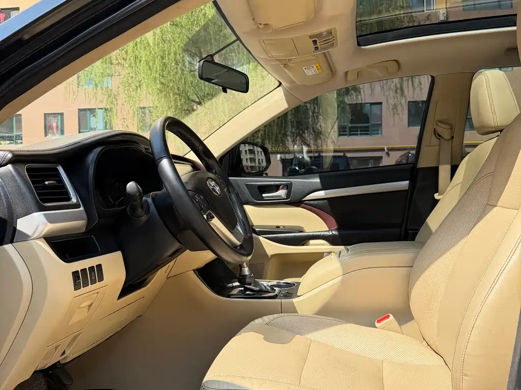 Toyota Highlander 2015 2.0T Luxury 7 мест
