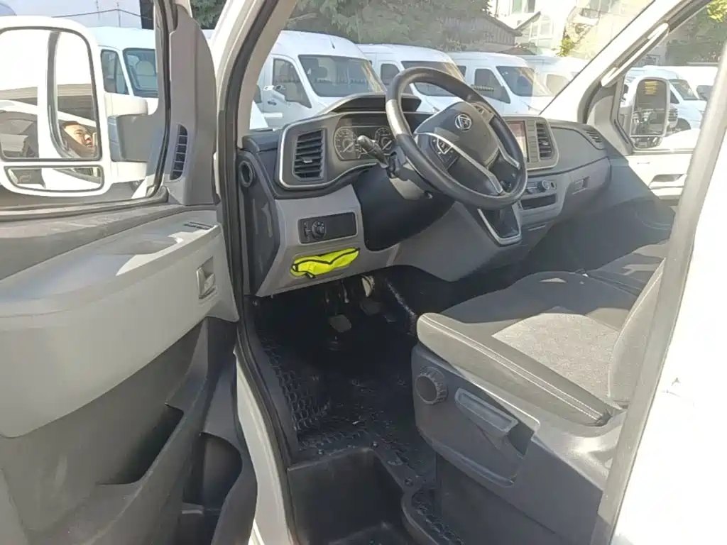 MAXUS V80 — миниатюра 16