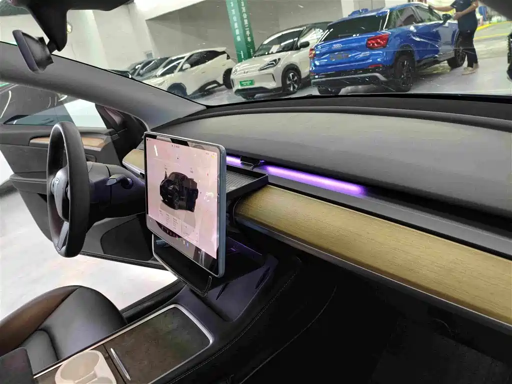 Tesla Model Y — миниатюра 11