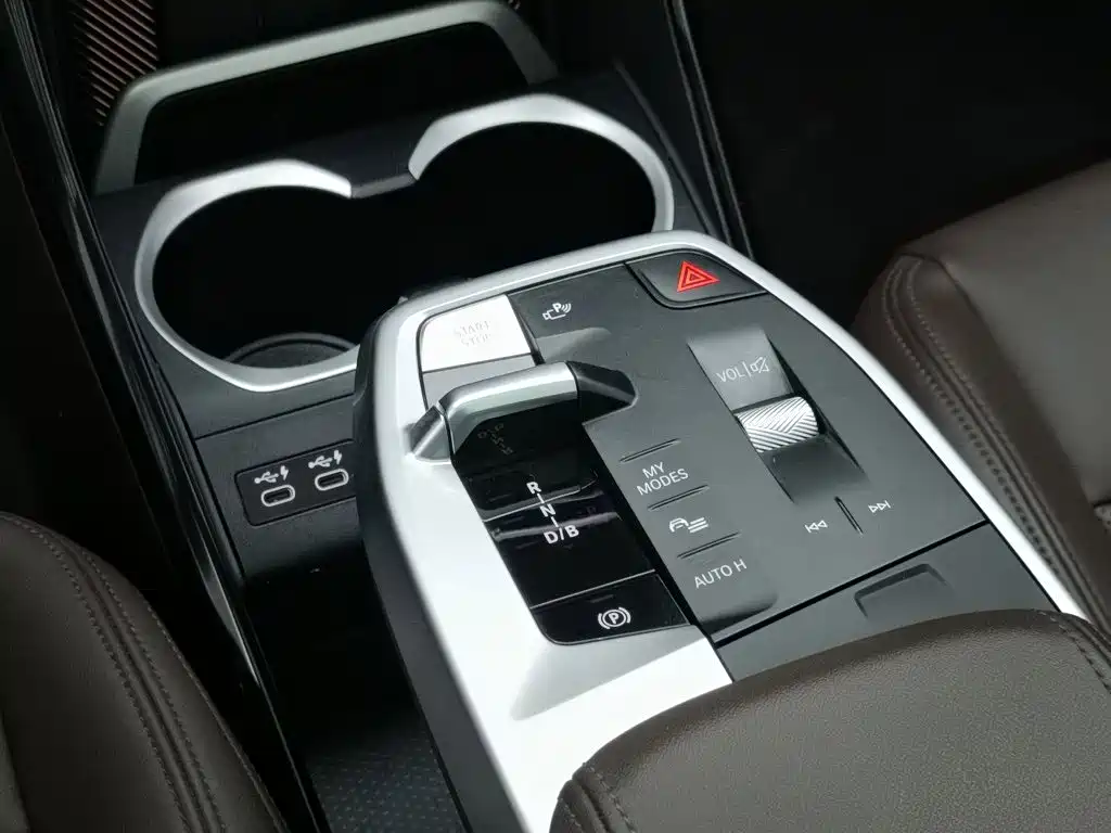 BMW iX1 — миниатюра 13