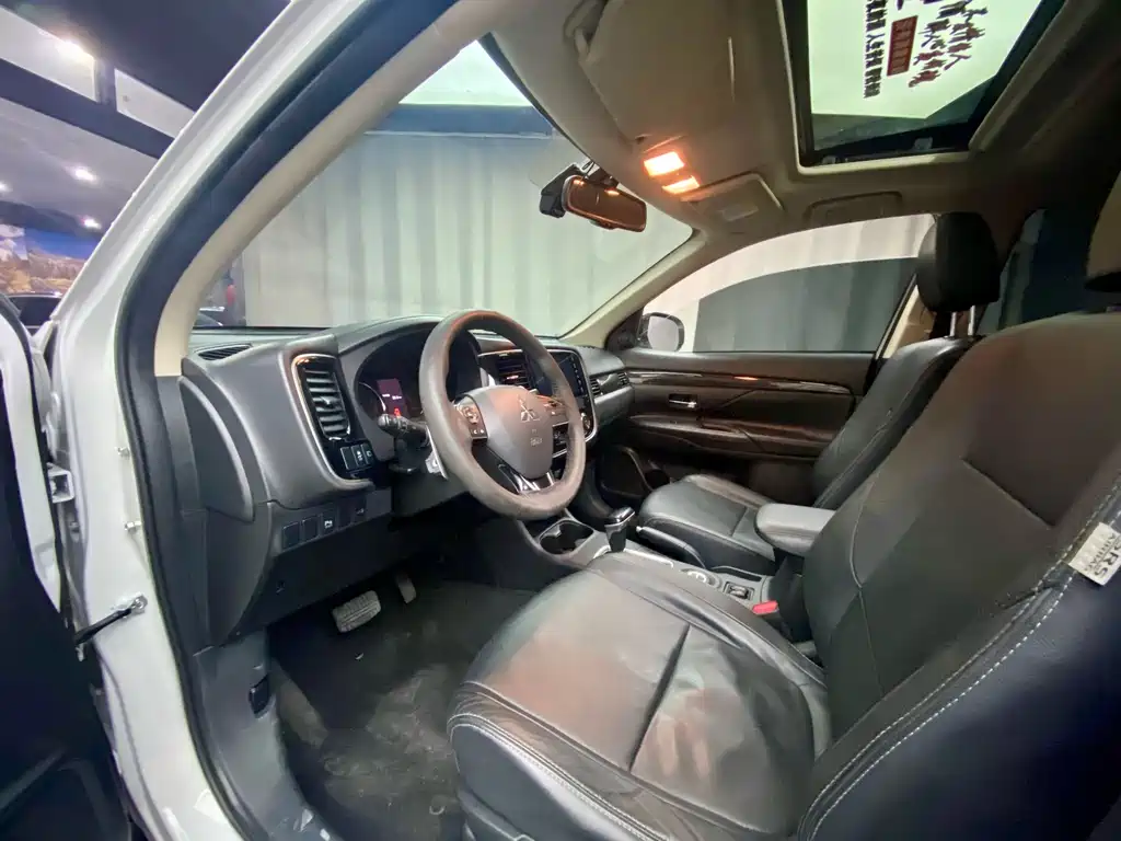 Mitsubishi Outlander — миниатюра 9