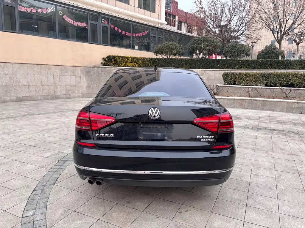 VOLKSWAGEN PASSAT