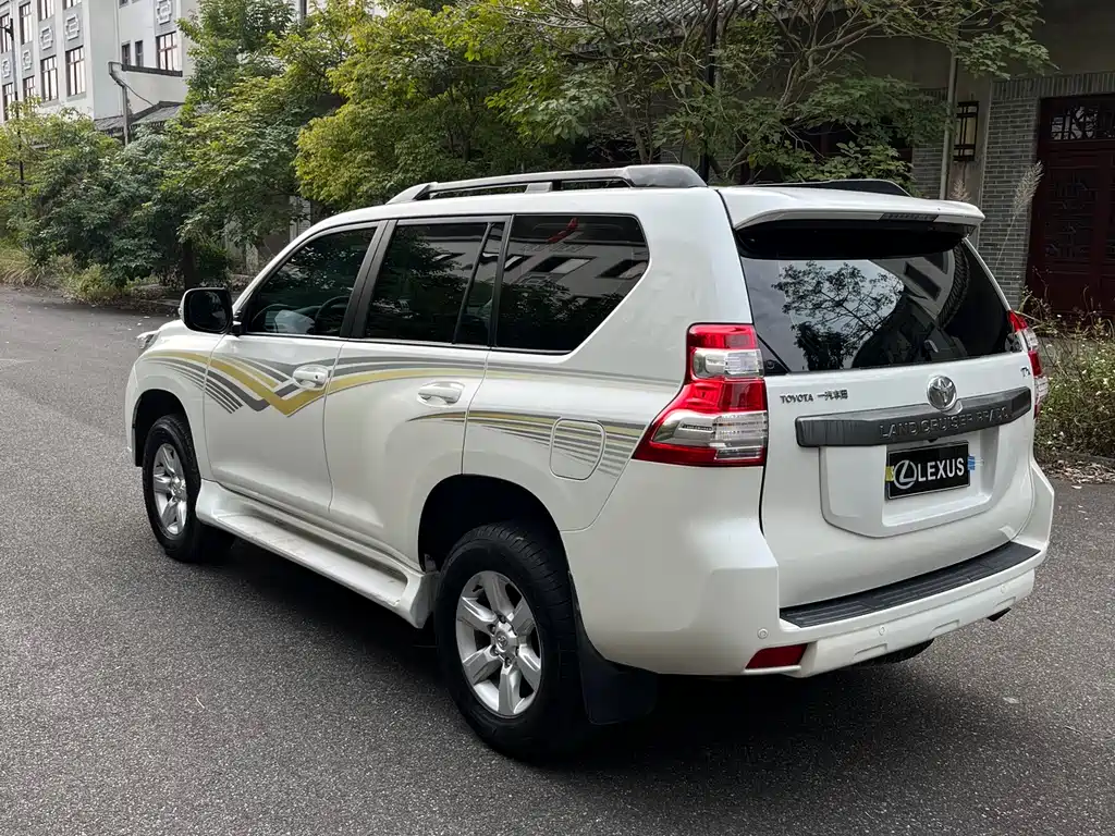 TOYOTA PRADO