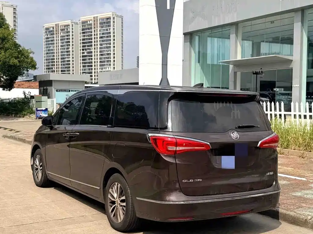 Buick GL8 — миниатюра 2