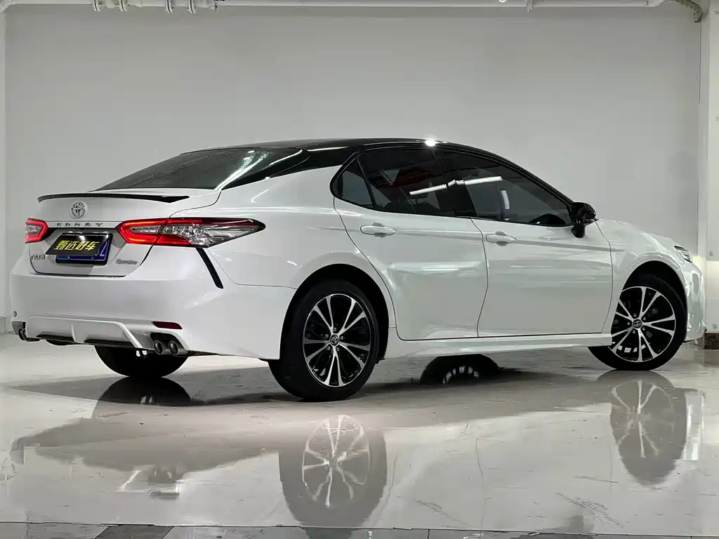 Toyota Camry — миниатюра 8