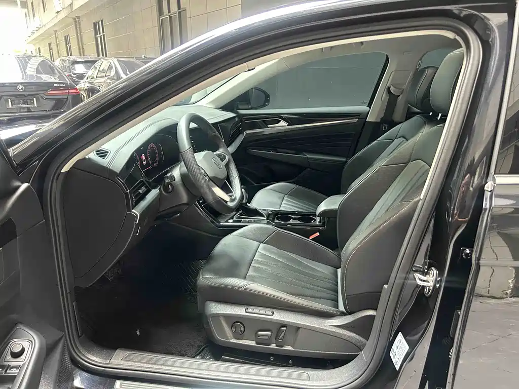 Volkswagen Passat 2025 380TSI