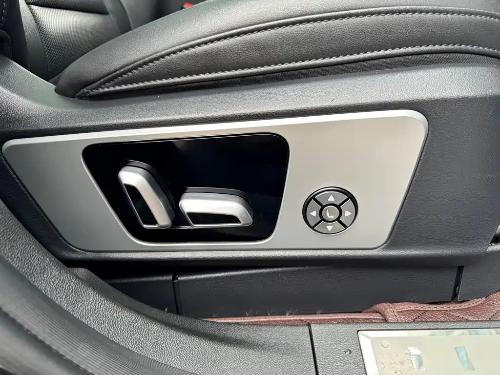 WEI PAI WEI BRAND VV7