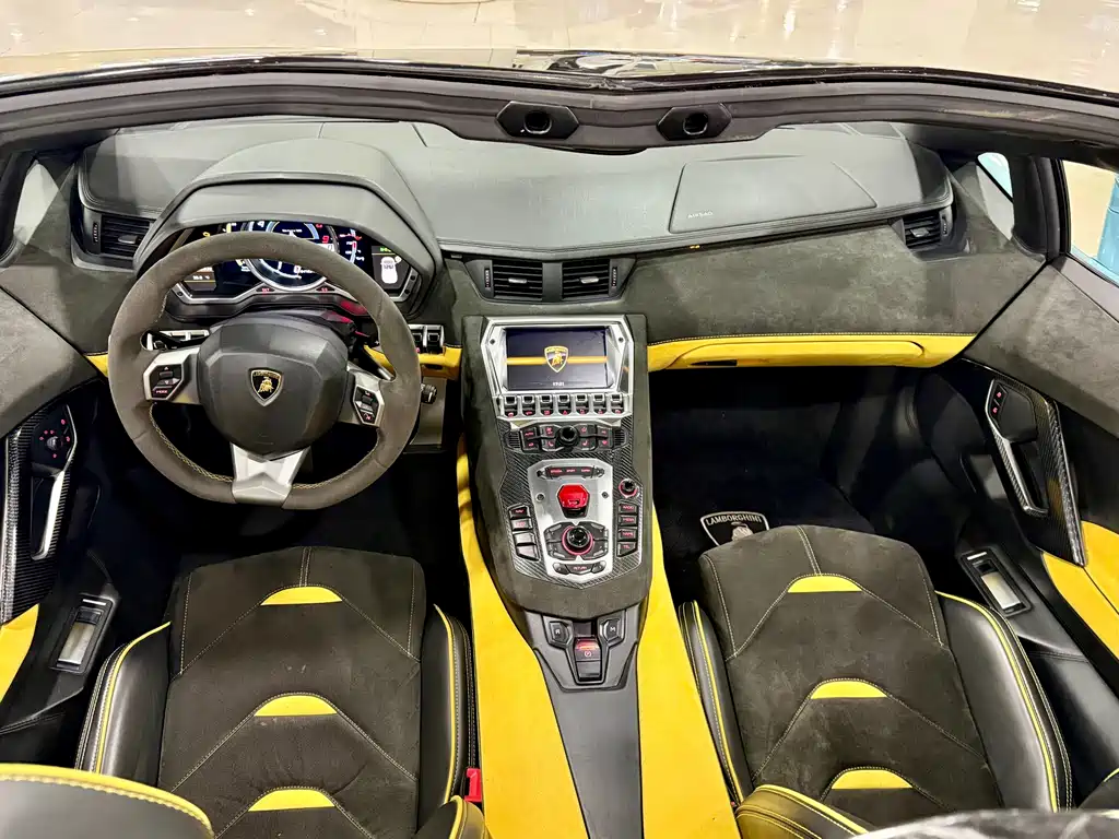 Lamborghini Aventador — миниатюра 17