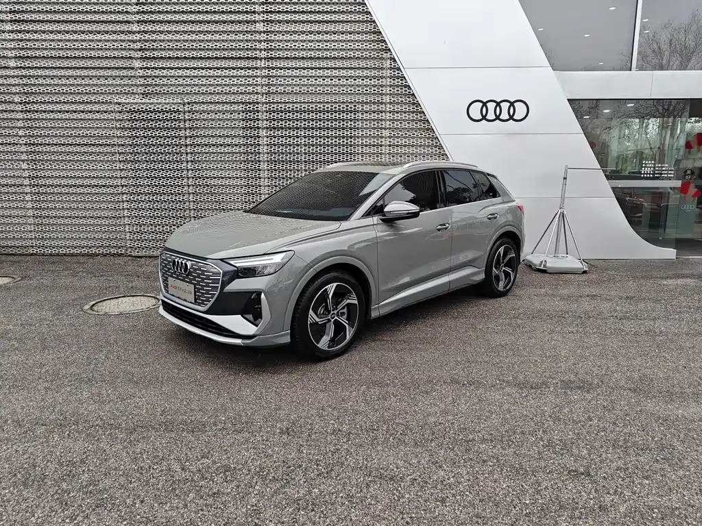 AUDI Q4 E TRON