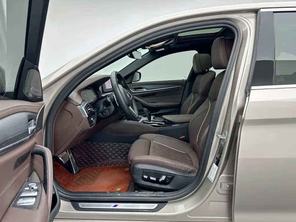 BMW 5 Series — миниатюра 9