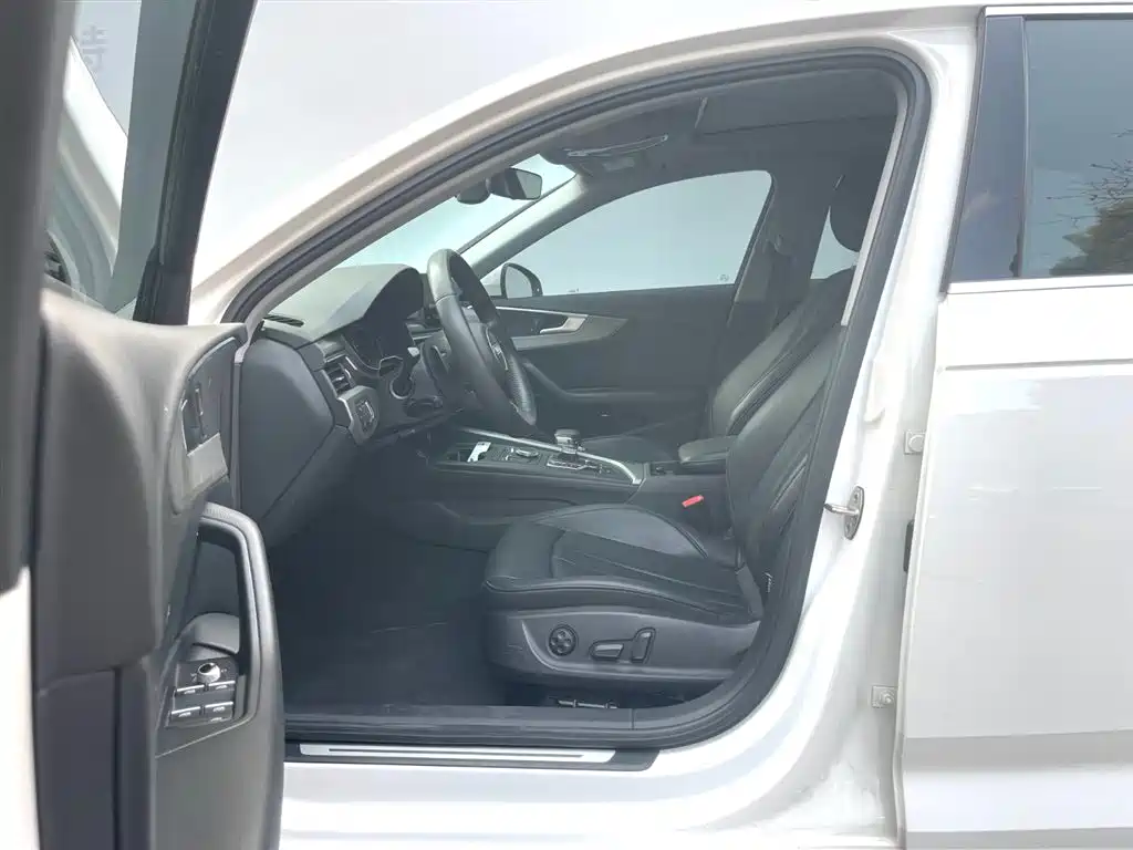 Audi A4L 2019 40 TFSI V