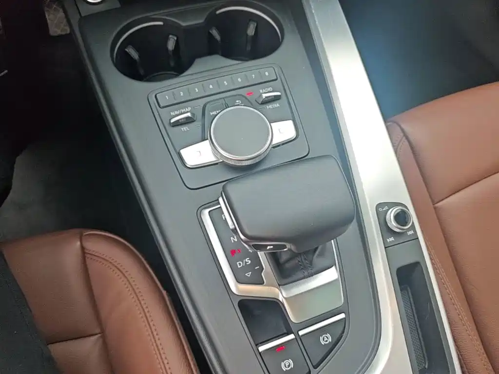 Audi A4L — миниатюра 14