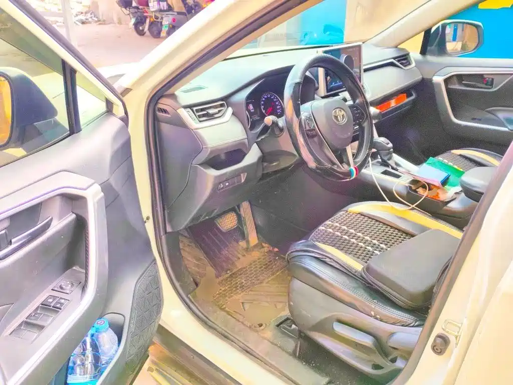 Toyota RAV4 — миниатюра 12
