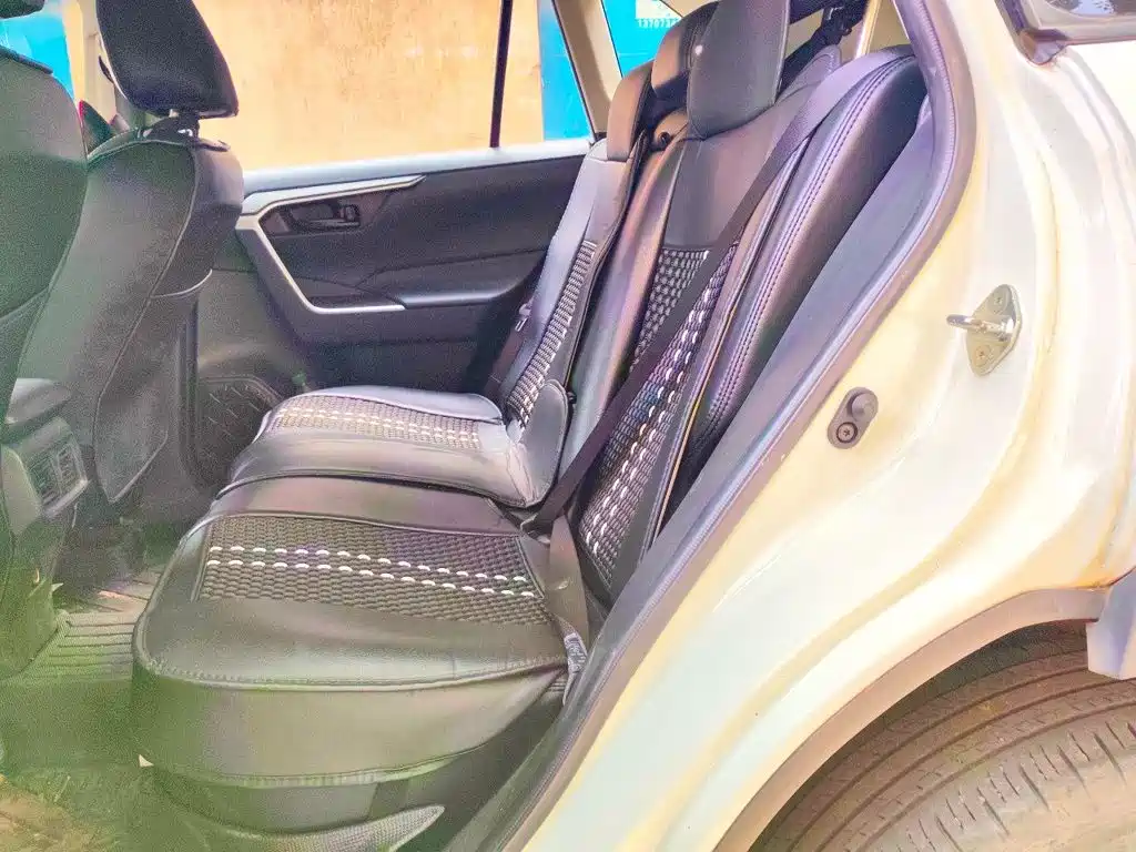 Toyota RAV4 — миниатюра 13