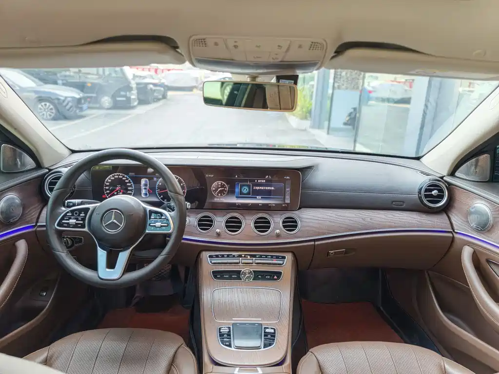 MERCEDES-BENZ E CLASS