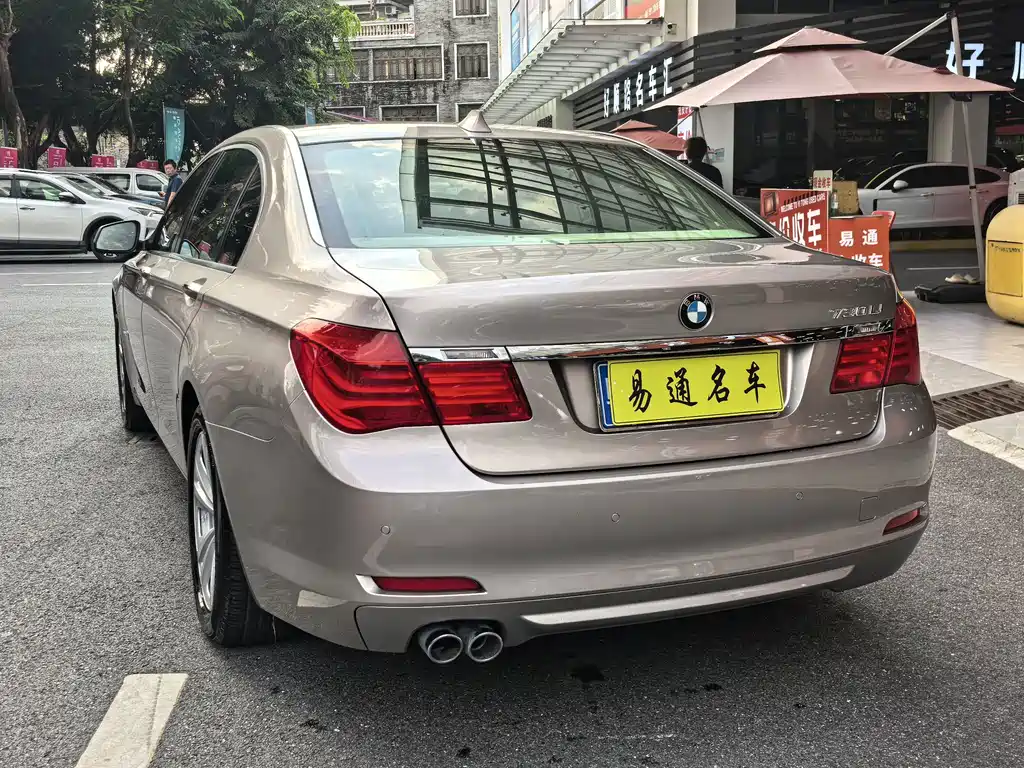 BMW 7 Series — миниатюра 10
